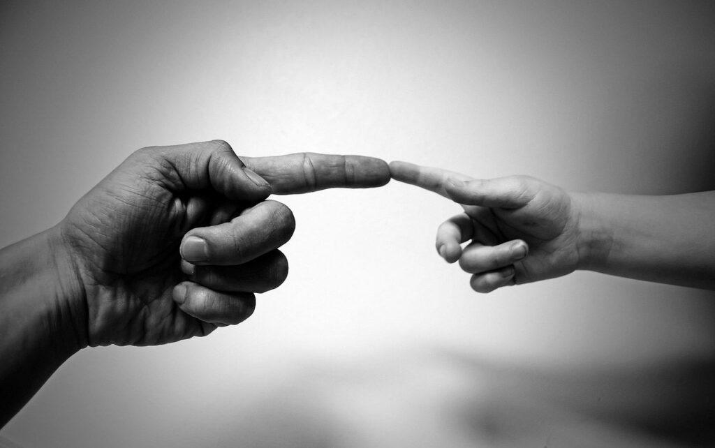 publicdomainpictures-align-fingers-71282_1280